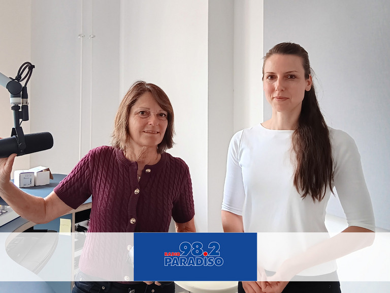 Moderatorin Julia Nogli mit Priv.-Doz. Dr. Claudia Römer (rechts) im Studio bei Radio Paradiso Moderatorin Julia Nogli mit Priv.-Doz. Dr. Claudia Römer (rechts) im Studio bei Radio Paradiso